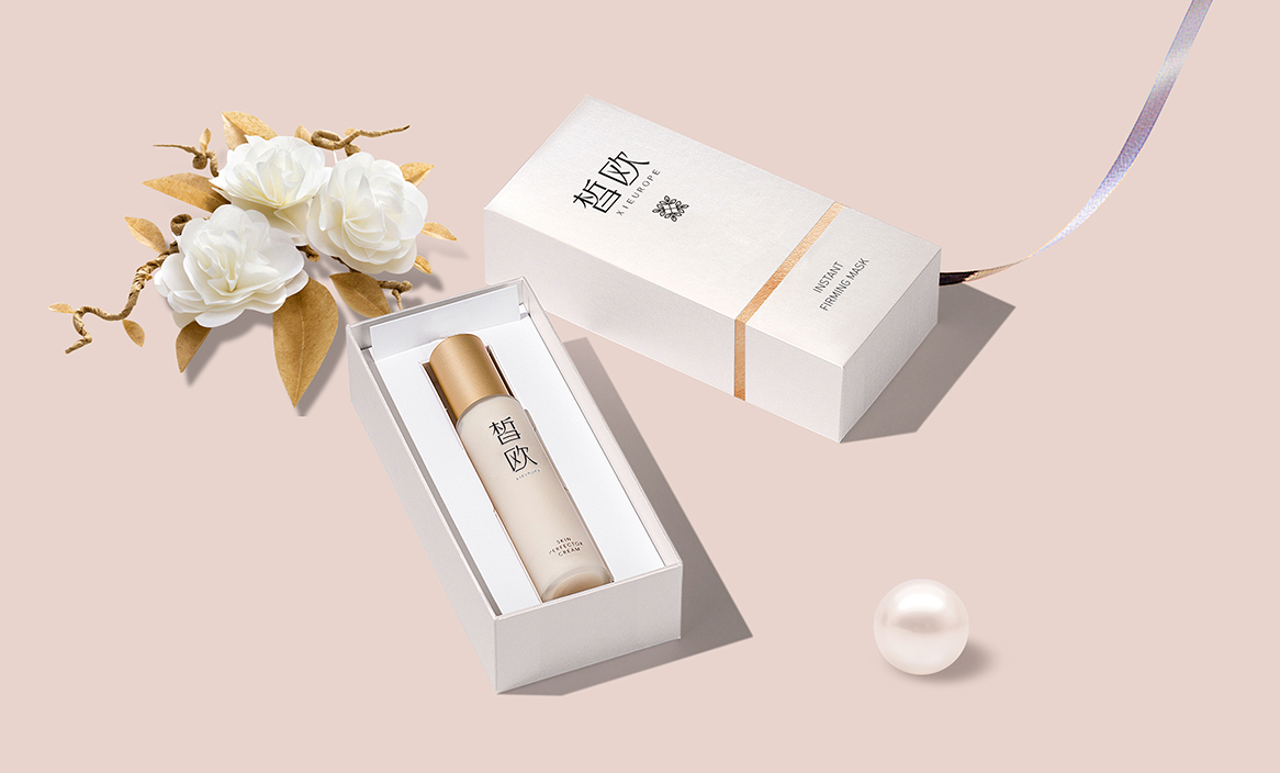 仿佛在邀请消费者一同开启一场护肤的奇妙冒险