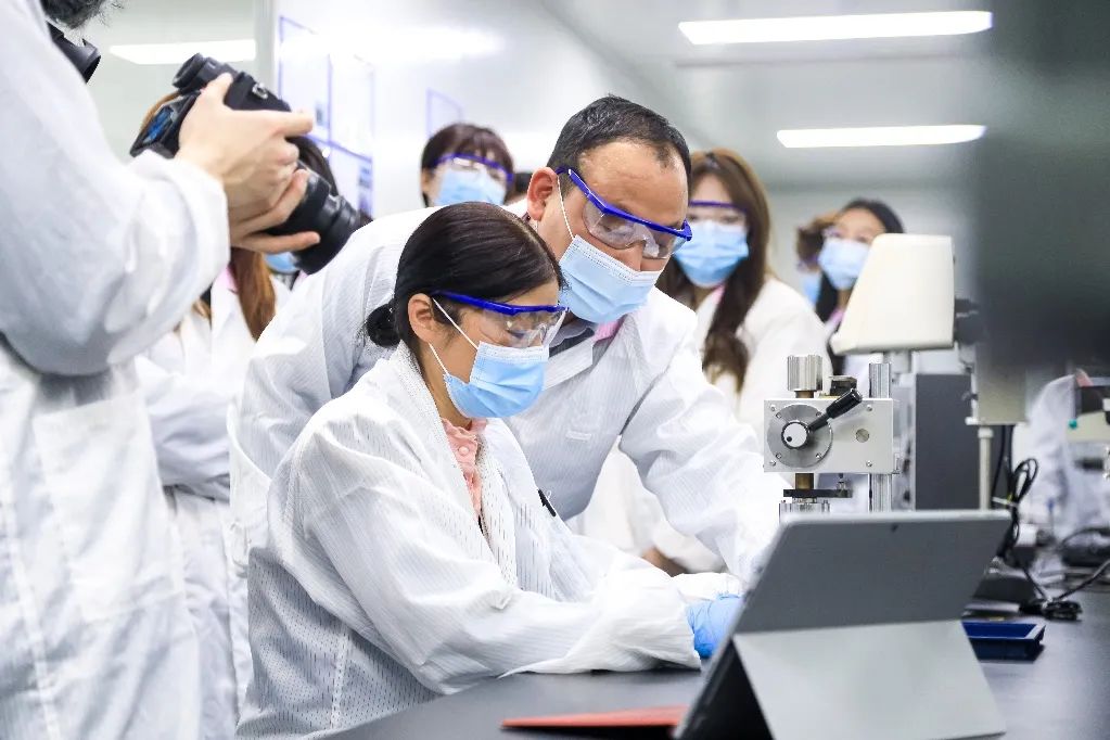 风险提示：品牌商解约风险；电商行业竞争加剧风险；自有品牌投入市场不及预期风险