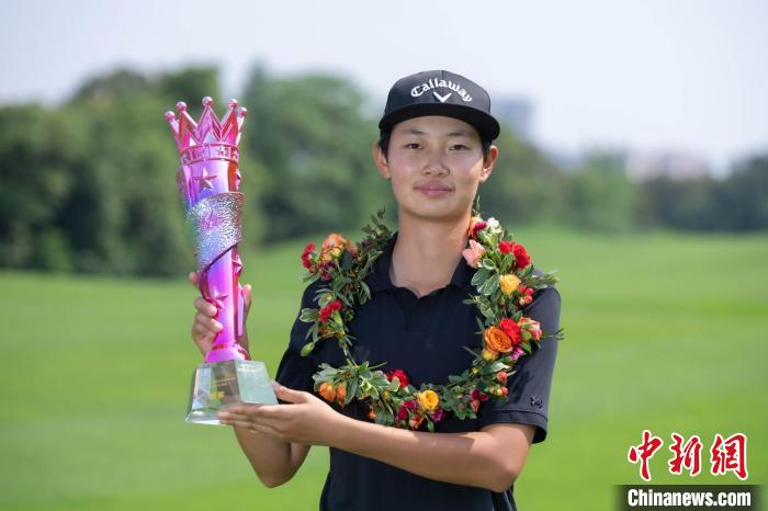 16岁中国小将许赢在珠峰·凯越机车重庆女子公开