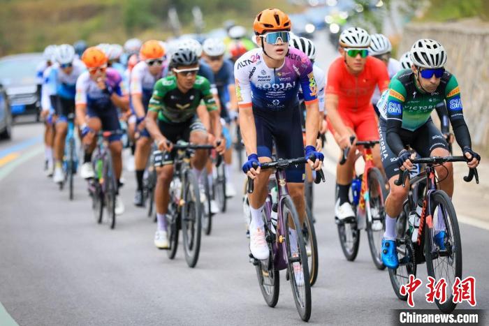 2024环漳河国际公路自行车赛在荆门开赛中外21支