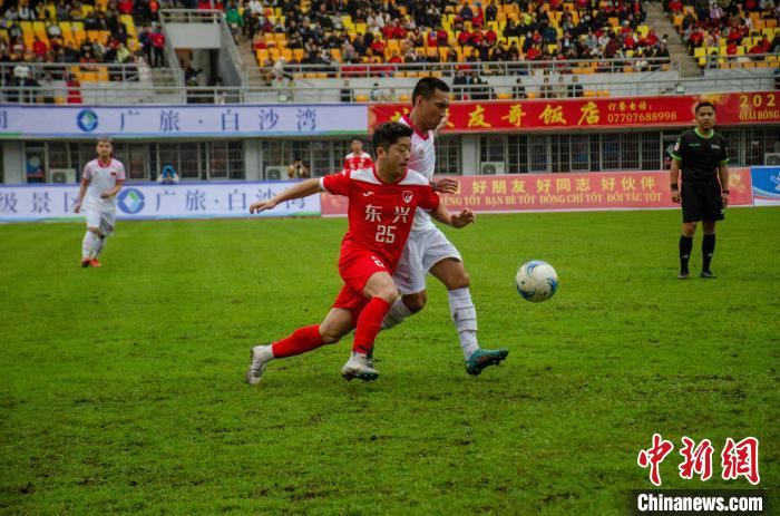 新春走基层：中越边境元宵节足球友谊赛在东兴