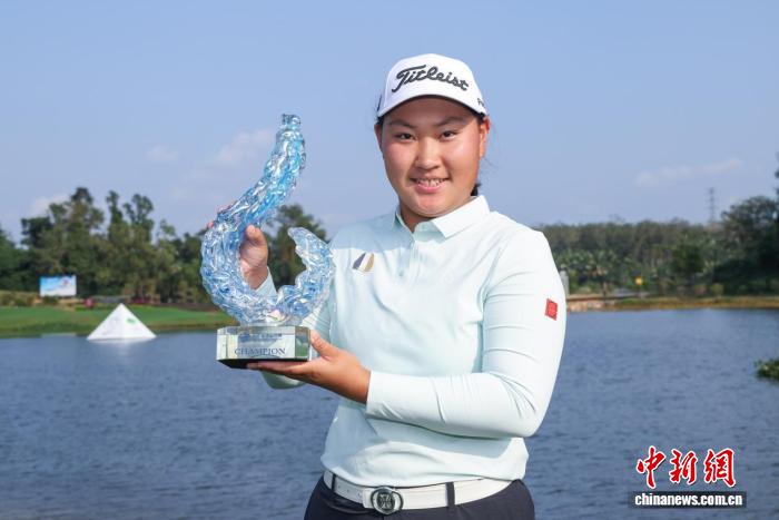 16岁中国小将任怡嘉斩获万宁女子公开赛冠军