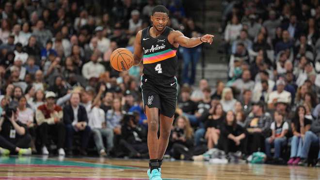 德阿隆·福克斯坦言马刺大胜老东家国王队 专注