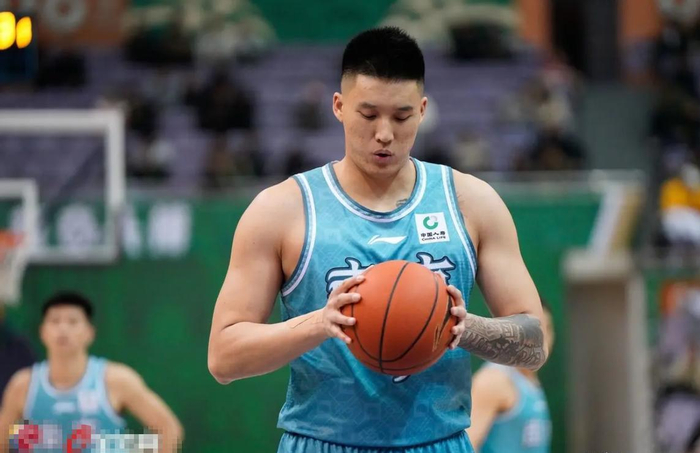 曾繁日暴力打人遭停赛 职业生涯陷入低谷