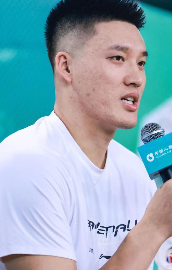 曾繁日暴力打人遭停赛 职业生涯陷入低谷