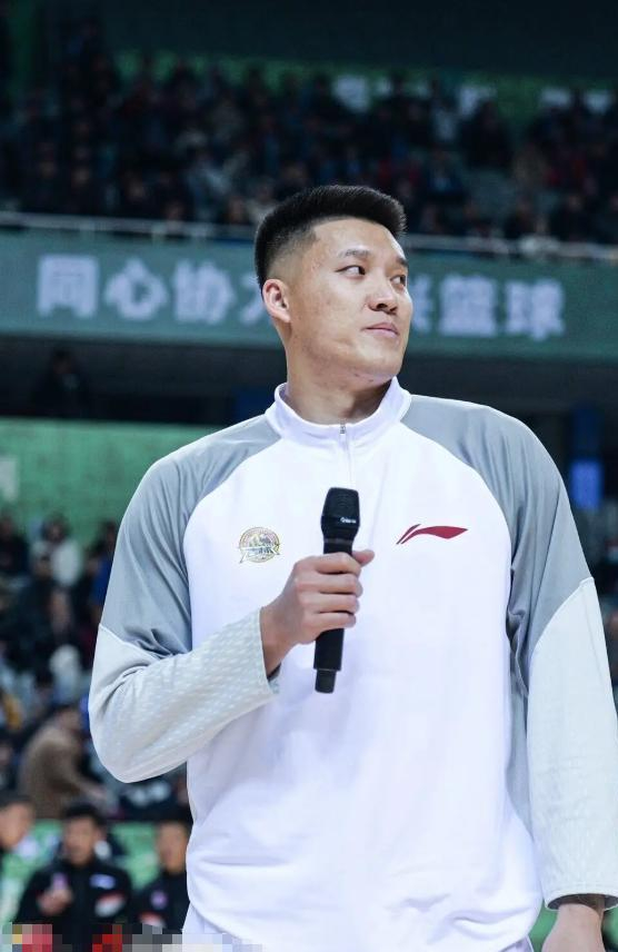 曾繁日暴力打人遭停赛 职业生涯陷入低谷