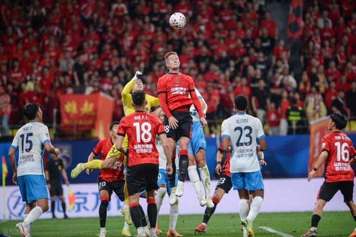 成都蓉城领跑中超积分榜 其他豪门深陷负分泥潭