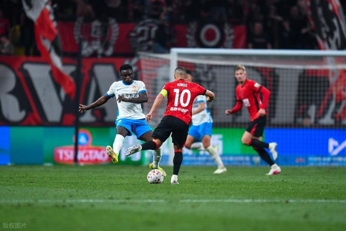 成都蓉城领跑中超积分榜 其他豪门深陷负分泥潭